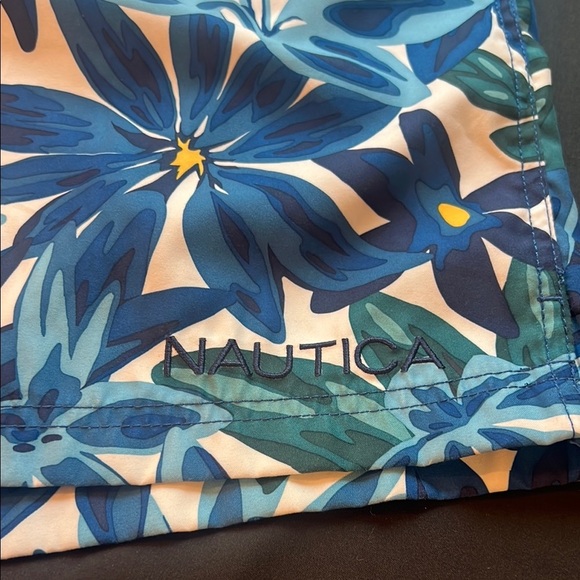 Nautica Blue and White Swim Trunks with Tropical Print, Men’s Large - Picture 2 of 7